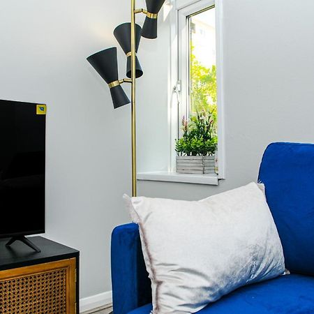 Apartamento Greater London, 1 Bed London Flat, Parking, Nr Metro Stations, 15Mins To Londres Exterior foto