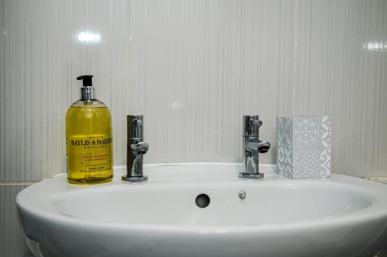 Apartamento Greater London, 1 Bed London Flat, Parking, Nr Metro Stations, 15Mins To Londres Exterior foto